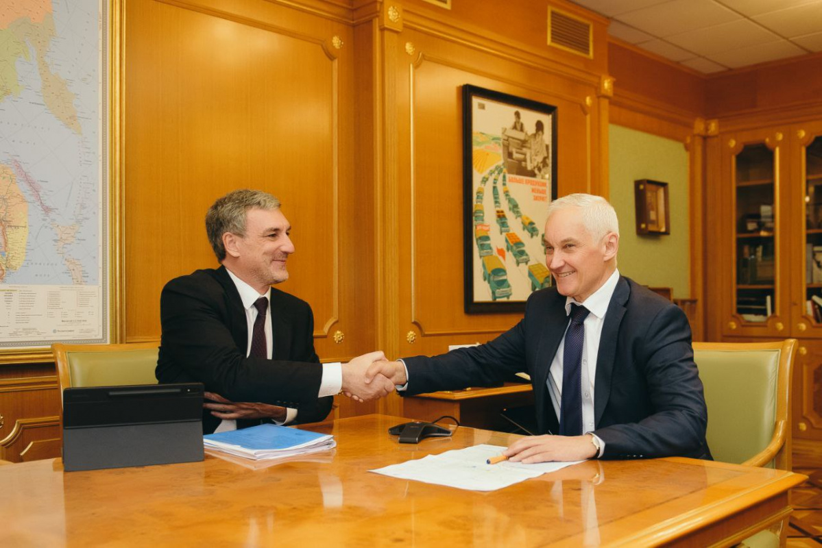 Василий Орлов предложил ввести электронные визы на пунктах пропуска у моста через Амур и систему Tax Free.