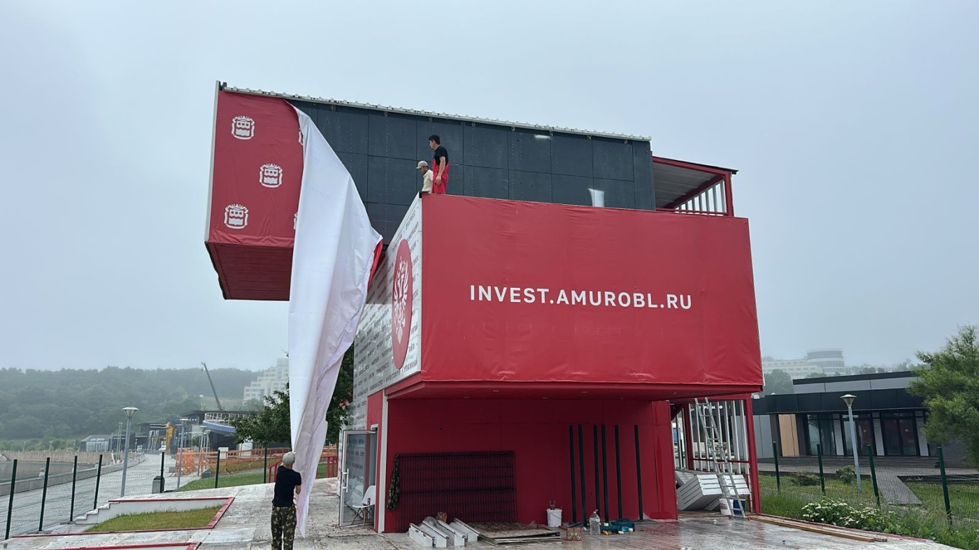 Обновление павильона Амурской области для участия в юбилейном – Х Восточном экономическом форуме – в самом разгаре