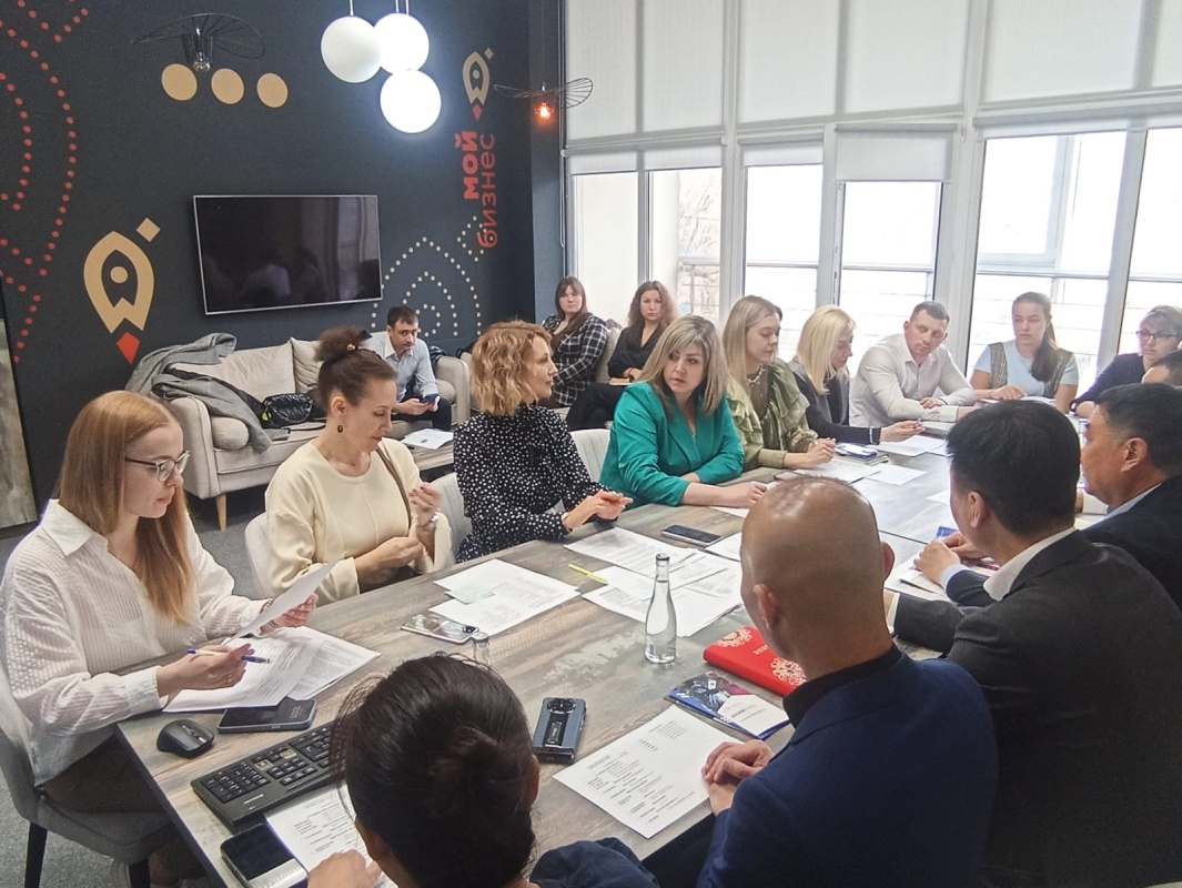 Делегация китайской компании, занимающейся добычей и глубокой переработкой полезных ископаемых, прибыла в Приамурье для знакомства с условиями инвестиционного и торгово-экономического сотрудничества