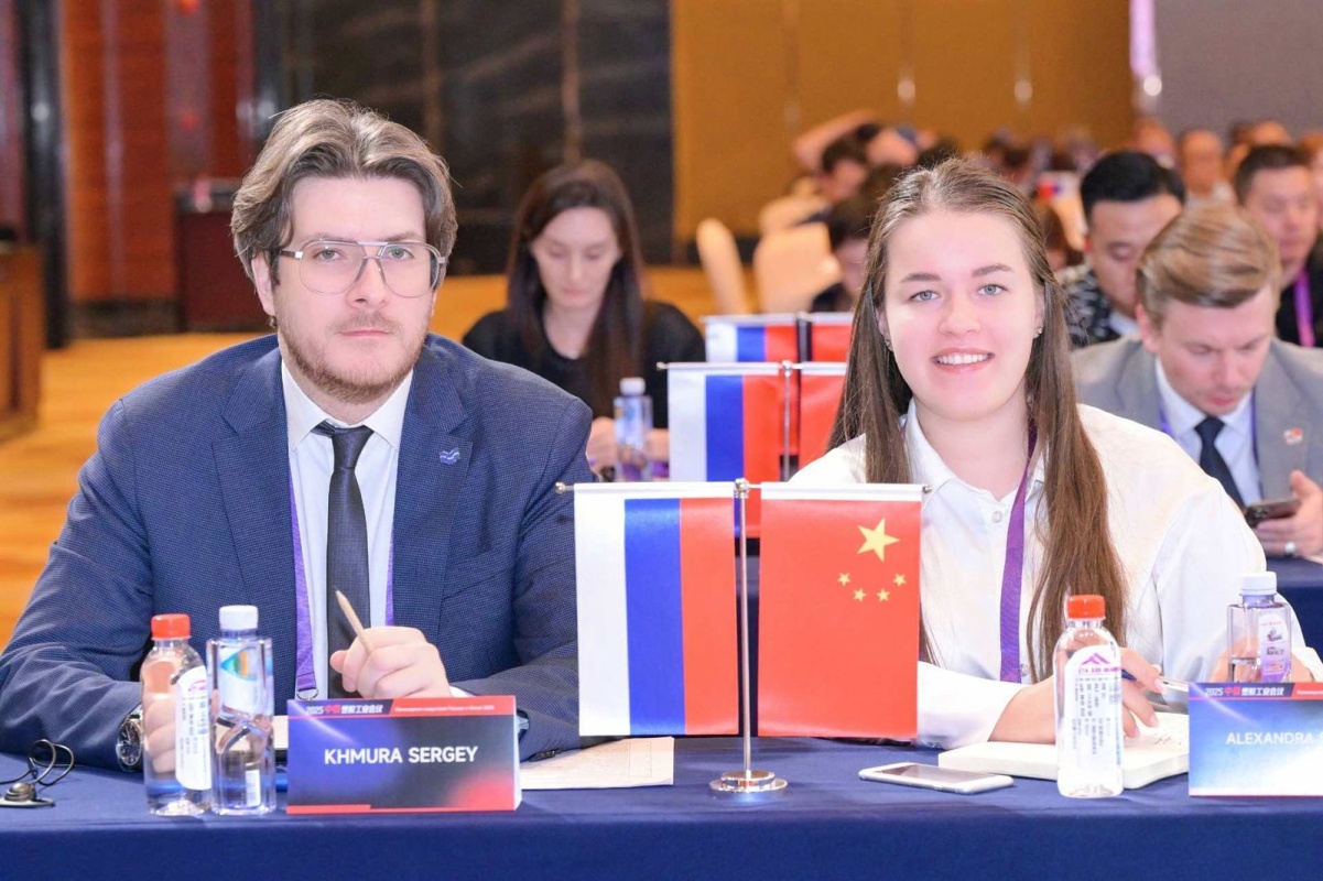 Сотрудники Агентства Амурской области по привлечению инвестиций представили перспективы развития газохимии в Приамурье на международной бизнес-конференции в Китае 