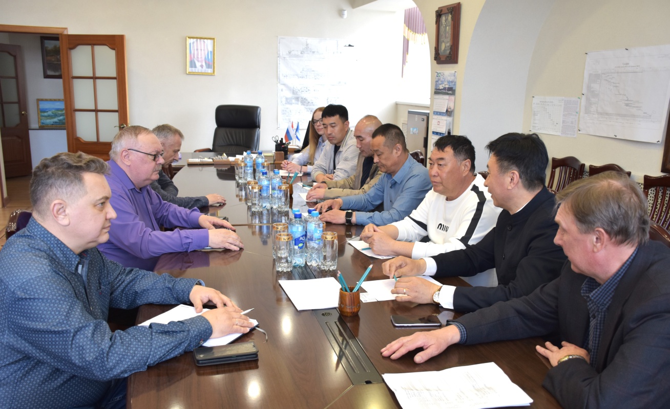 Знакомство с руководством и производством: китайская делегация из провинции Цзянсу посетила Судостроительный завод им. Октябрьской революции в Благовещенске