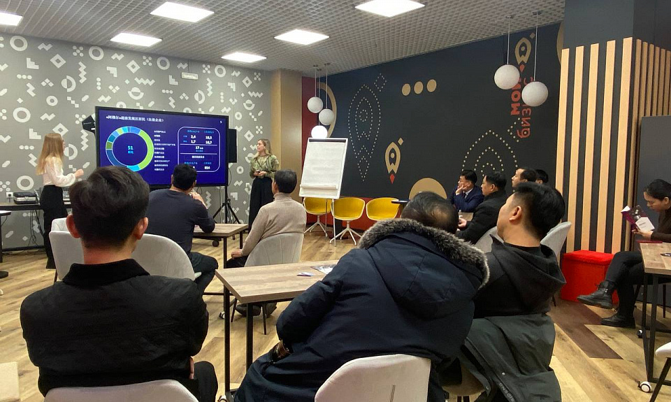 Сотрудники Агентства Амурской области по привлечению инвестиций и Корпорации развития Дальнего Востока и Арктики рассказали предпринимателям из Китая о мерах поддержки инвесторов в Приамурье