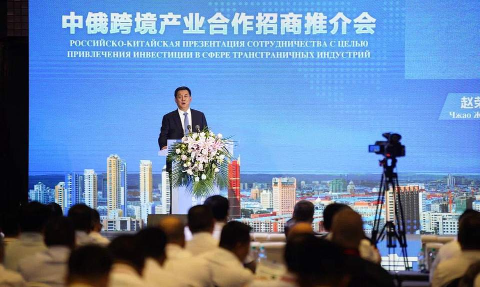 Василий Орлов: «Приглашаю бизнесменов инвестировать в амурские города, это будет очень выгодное вложение средств». Губернатор выступил на совместной презентации Благовещенска и Хэйхэ