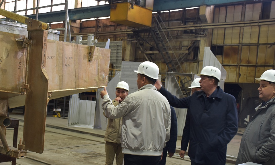 Знакомство с руководством и производством: китайская делегация из провинции Цзянсу посетила Судостроительный завод им. Октябрьской революции в Благовещенске