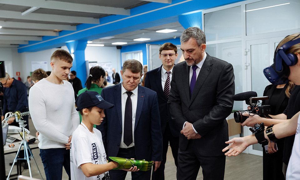 Василий Орлов гарантировал амурским разработчикам помощь в реализации инновационных проектов. В регионе открылся Центр поддержки инноваций 