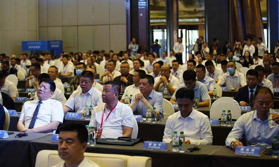 Василий Орлов: «Приглашаю бизнесменов инвестировать в амурские города, это будет очень выгодное вложение средств». Губернатор выступил на совместной презентации Благовещенска и Хэйхэ