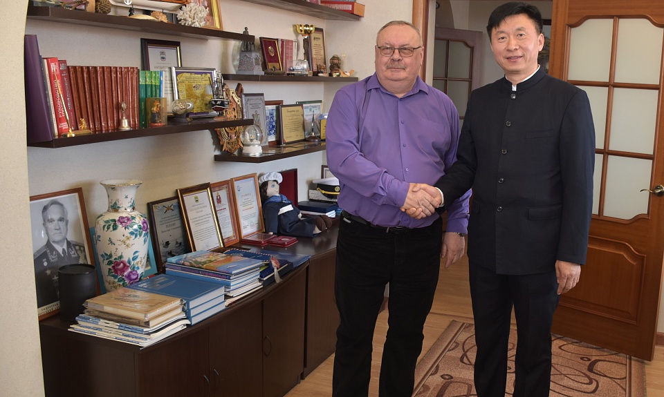 Знакомство с руководством и производством: китайская делегация из провинции Цзянсу посетила Судостроительный завод им. Октябрьской революции в Благовещенске