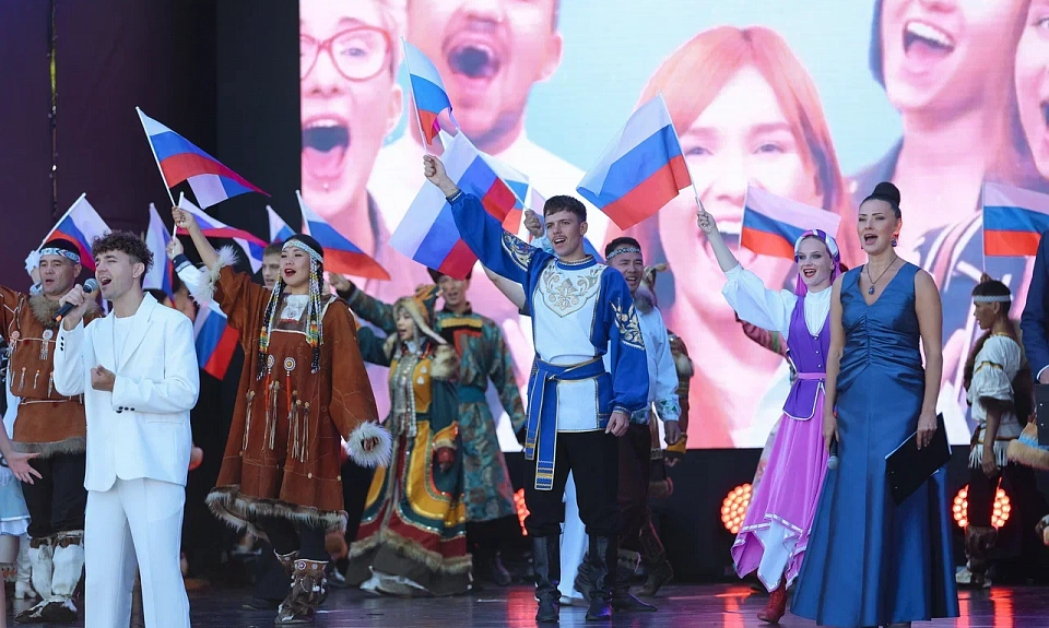 Василий Орлов: «Здесь мы делимся своим опытом, изучаем лучшие практики других регионов». Во Владивостоке на ВЭФ торжественно открыли «Улицу Дальнего Востока»