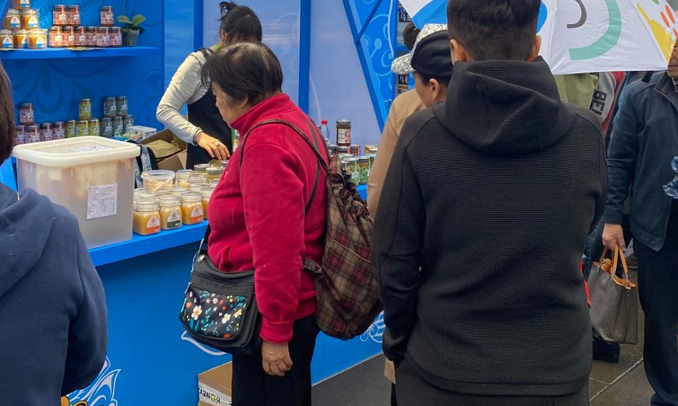 Около 2 тонн меда раскупили за неделю у амурской компании посетители фестиваля-ярмарки "Сделано в России» в городе Чэнду провинции Сычуань в Китае