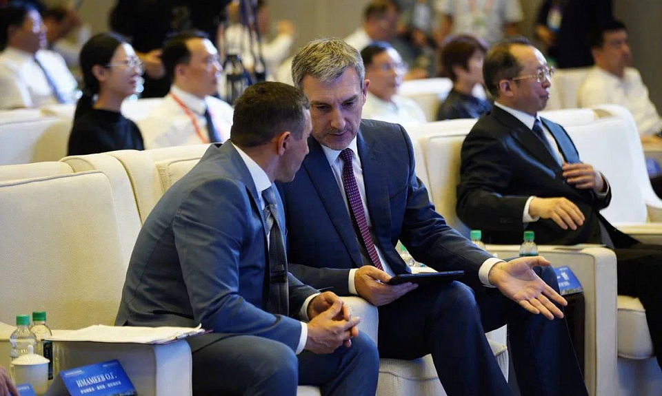 Василий Орлов: «Приглашаю бизнесменов инвестировать в амурские города, это будет очень выгодное вложение средств». Губернатор выступил на совместной презентации Благовещенска и Хэйхэ