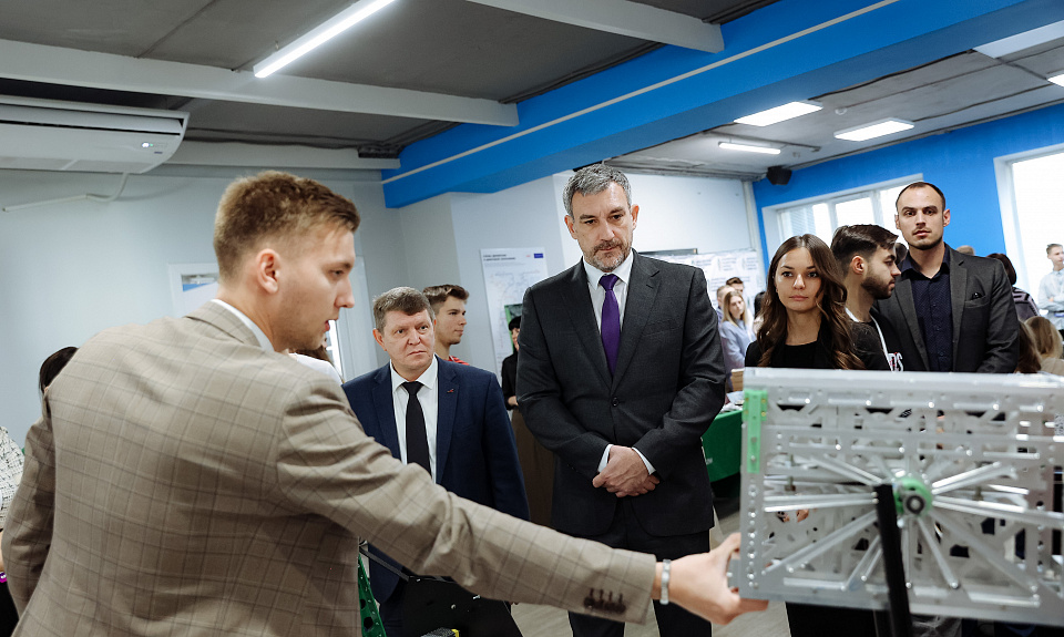 Василий Орлов гарантировал амурским разработчикам помощь в реализации инновационных проектов. В регионе открылся Центр поддержки инноваций 